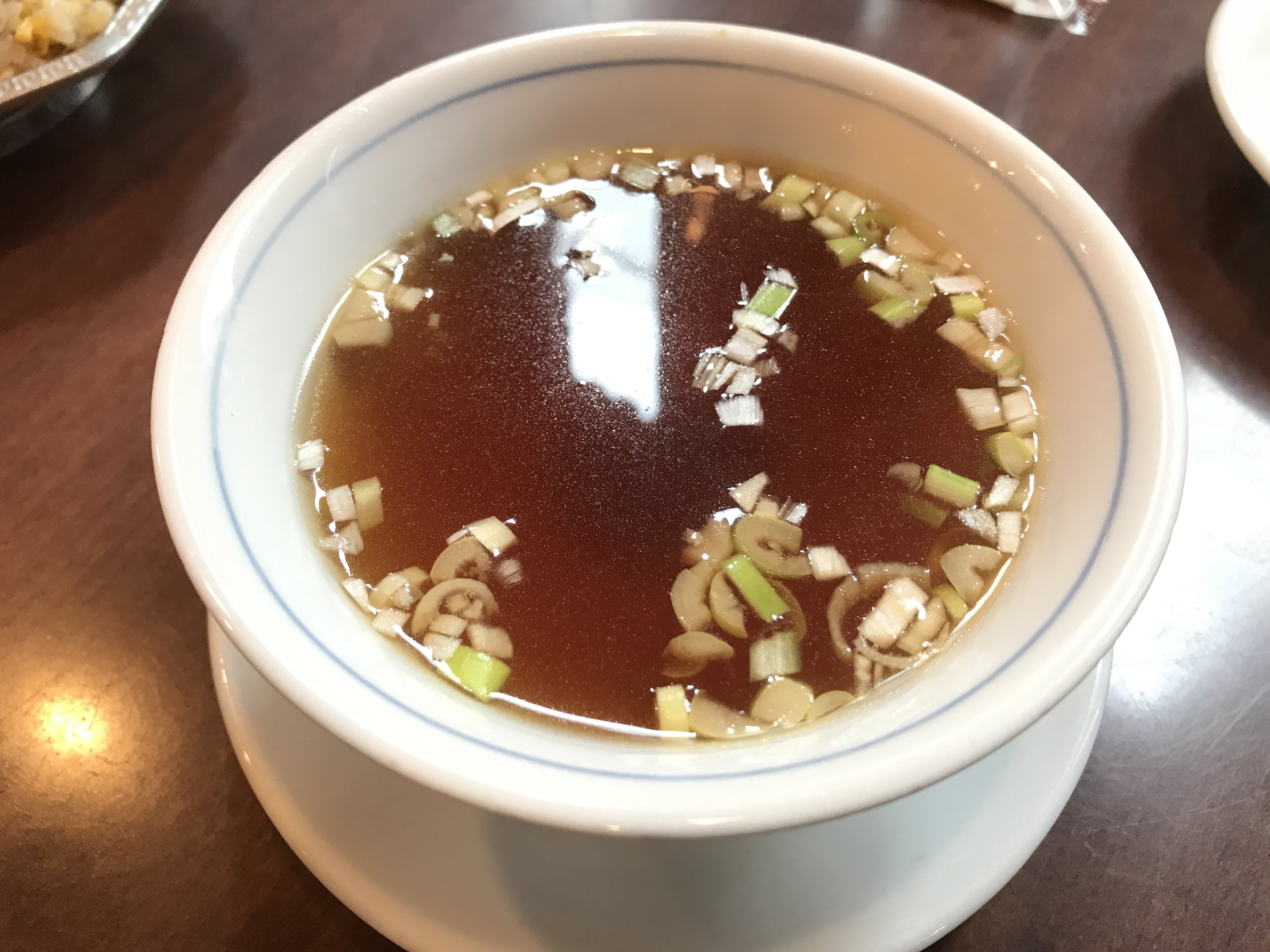 渋谷「麗郷」のチャーハンについてるスープ