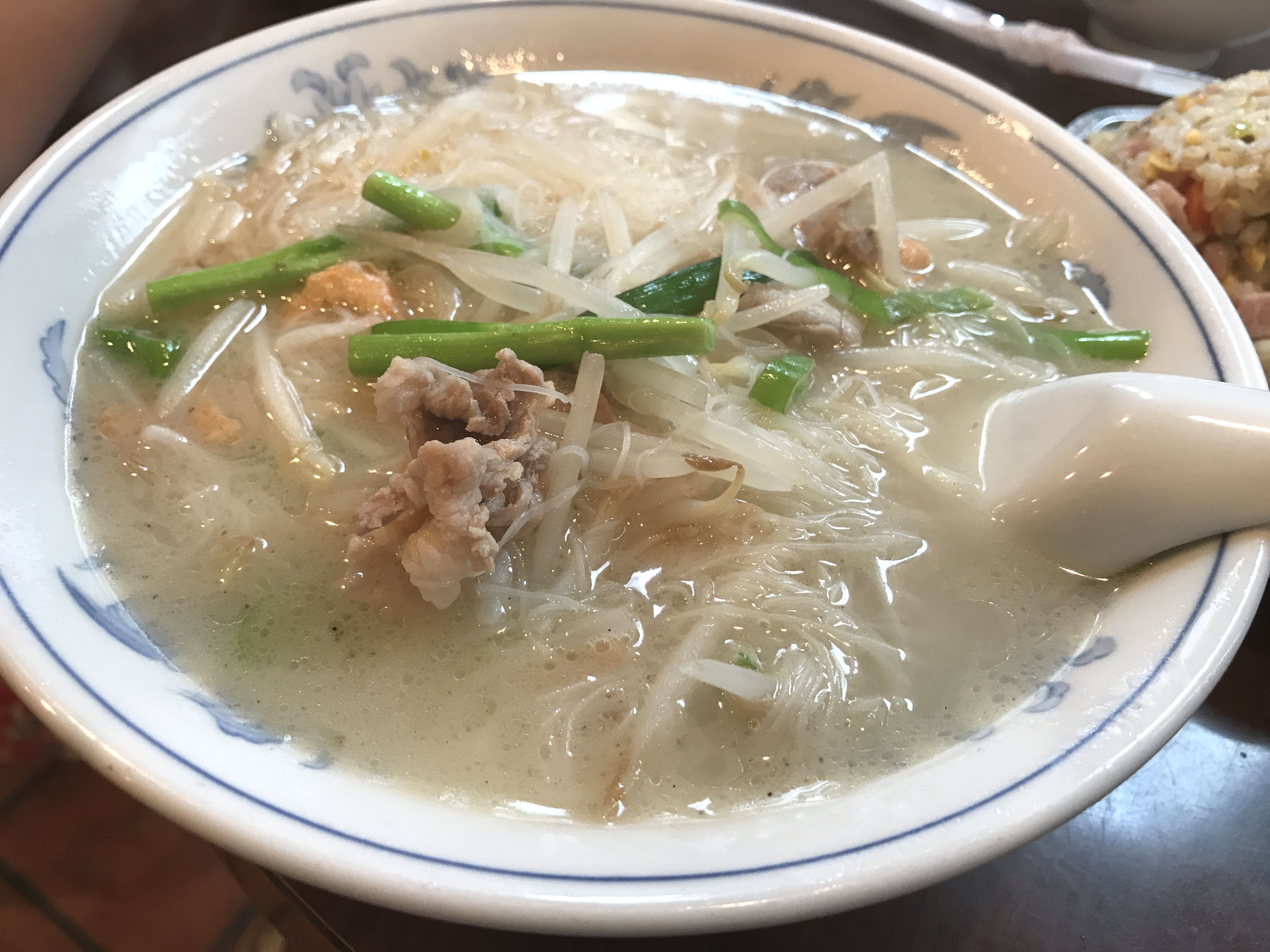 渋谷「麗郷」の汁ビーフン