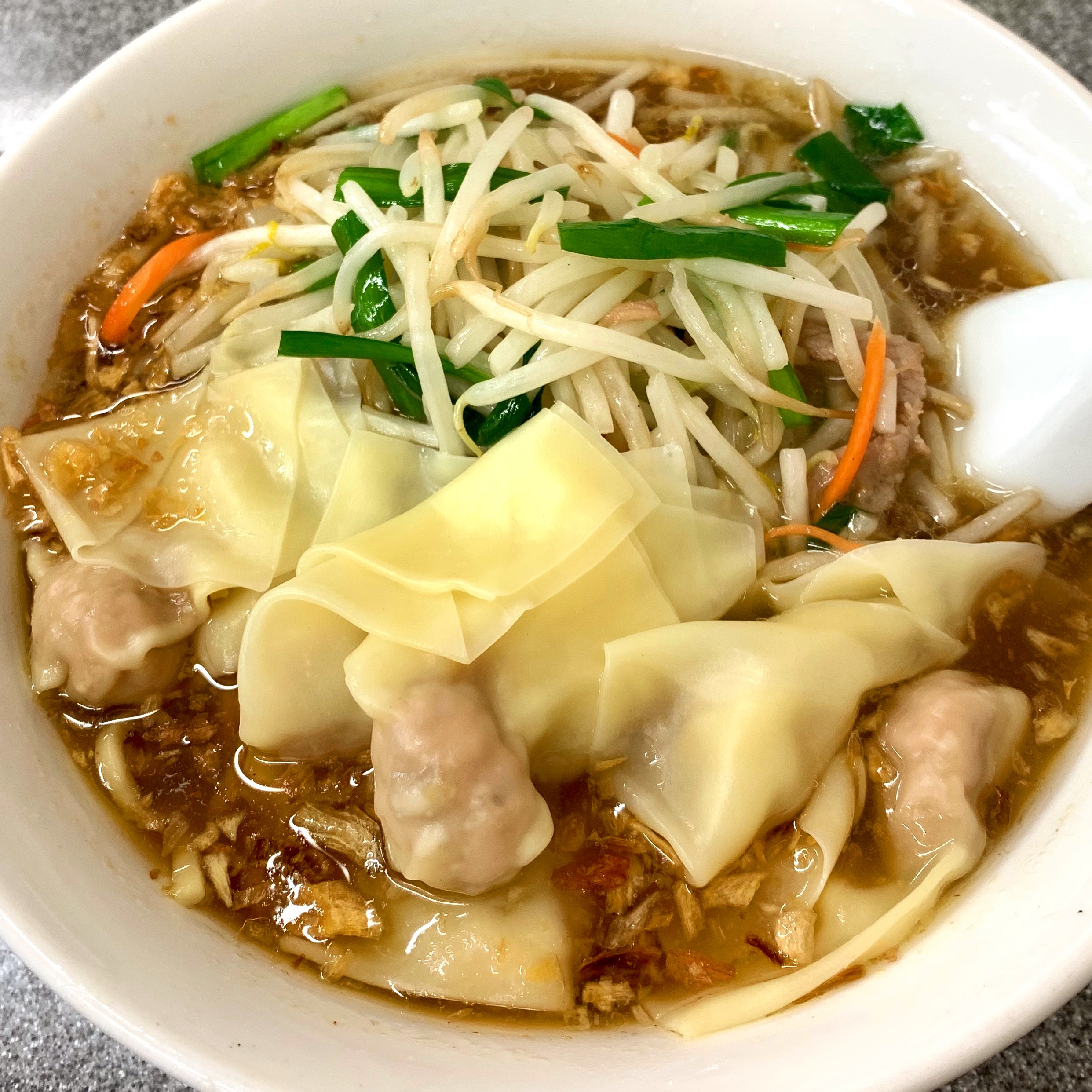 渋谷「喜楽」のもやしワンタン麺