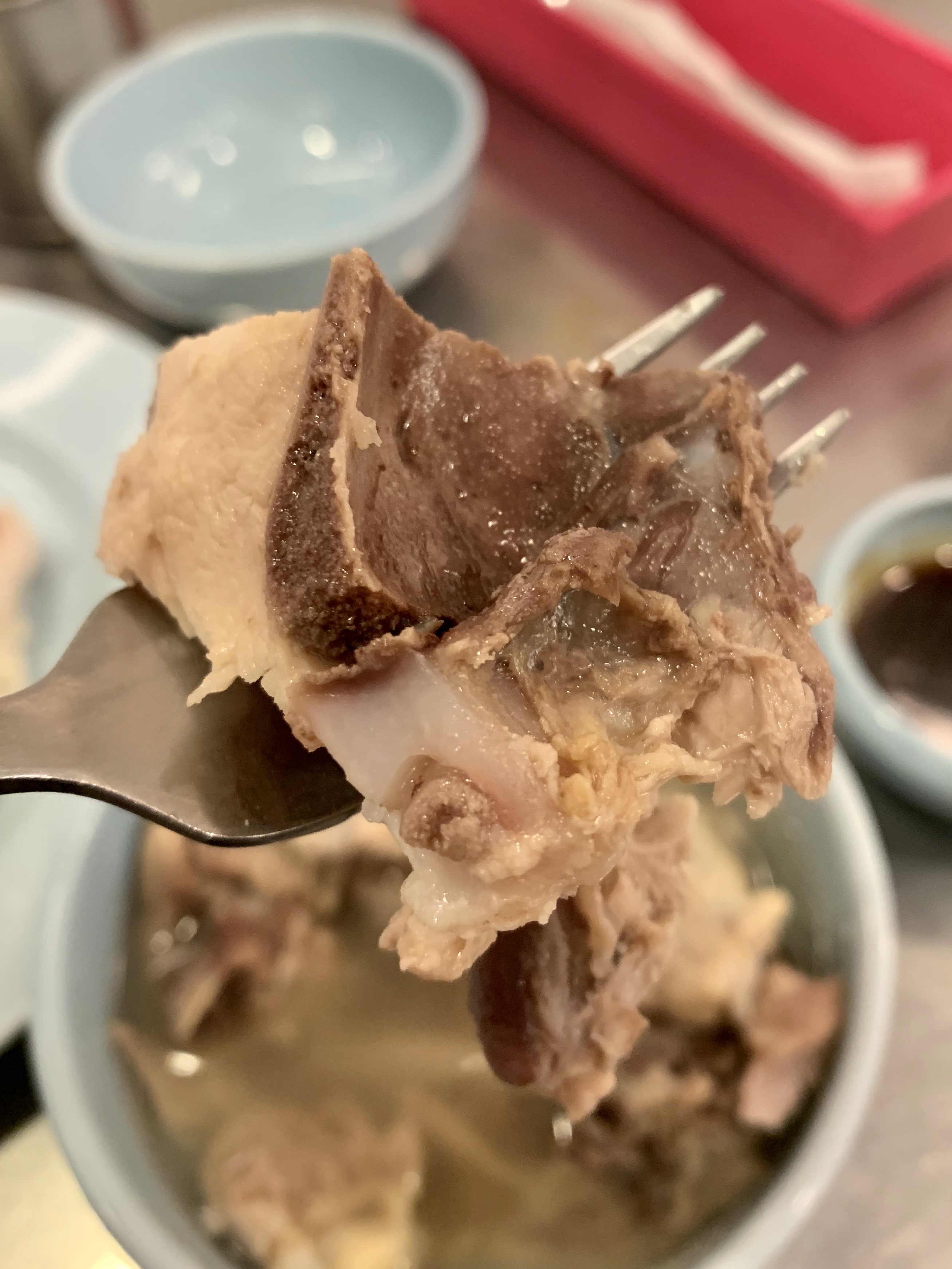 渋谷ガイトーンTokyoの骨入りスープの肉