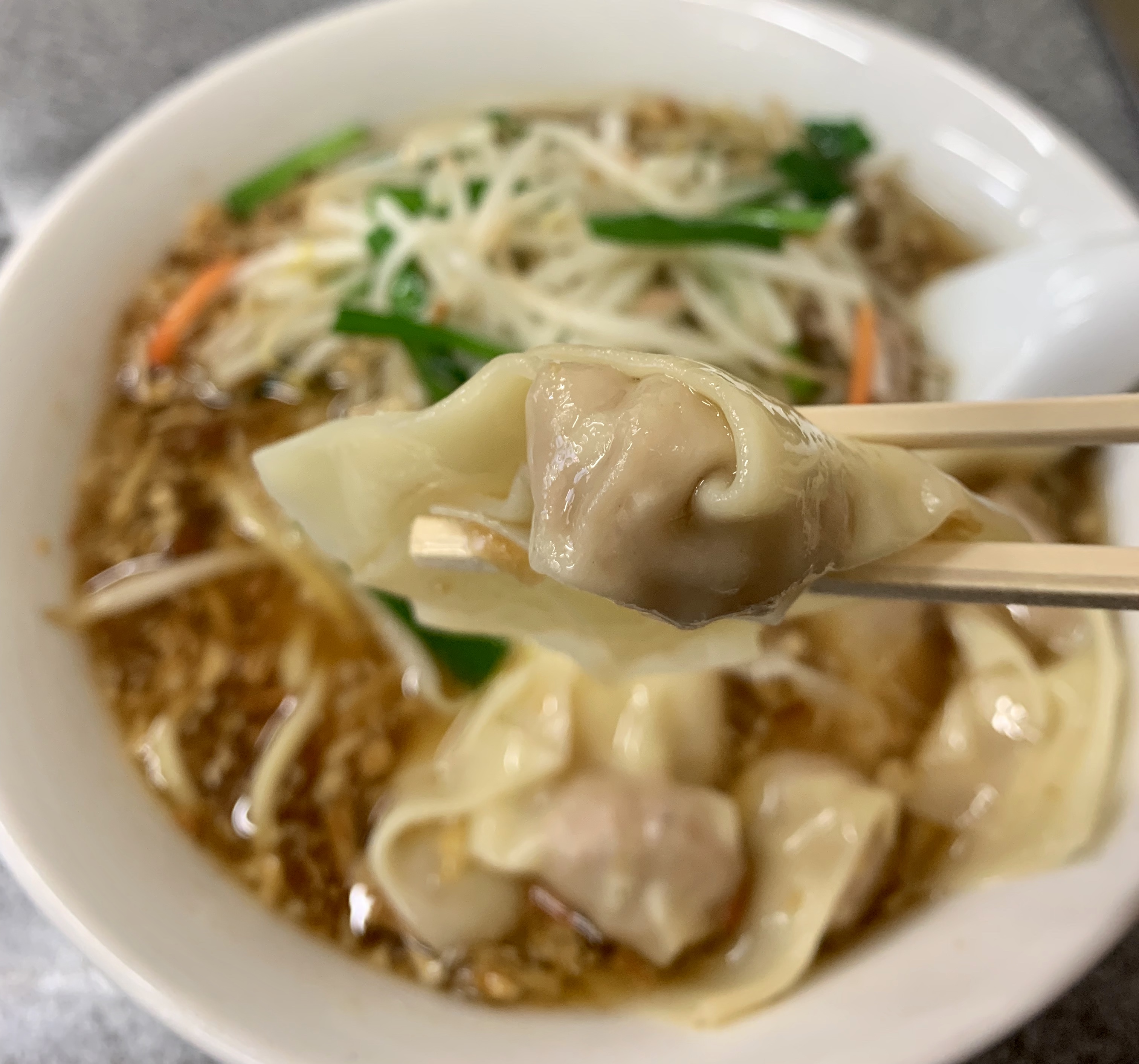 渋谷「喜楽」のもやしワンタン麺のワンタン