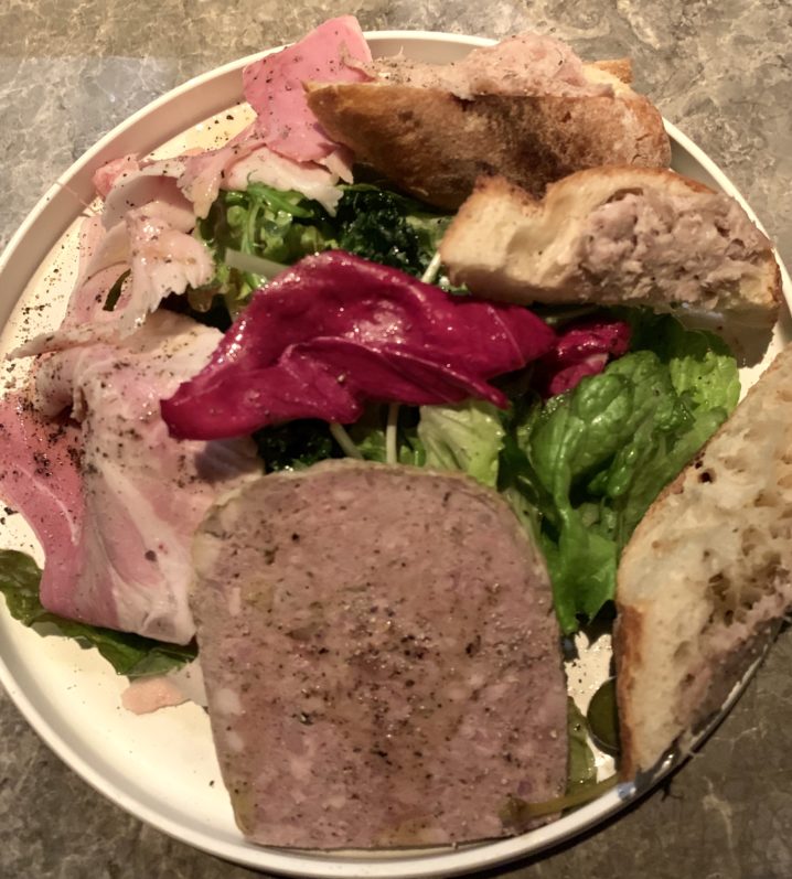 渋谷の道玄坂にあるヘイメルミヤマスの肉のオードブル