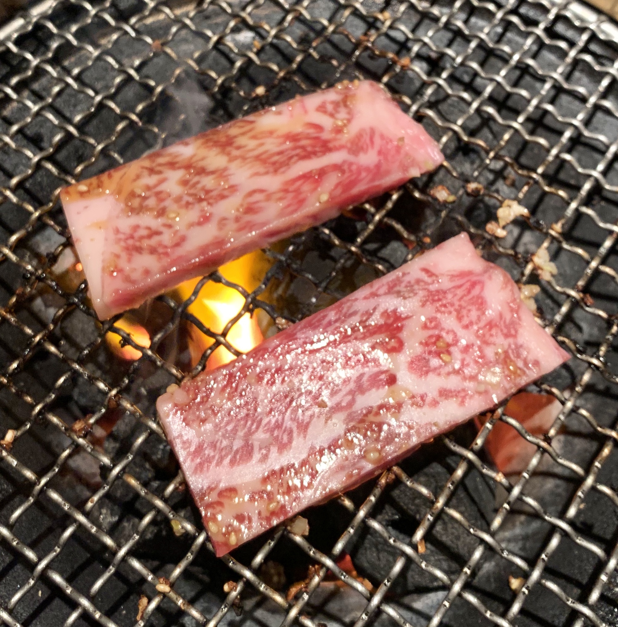 自由が丘の焼肉屋「漢江」のリブロース1