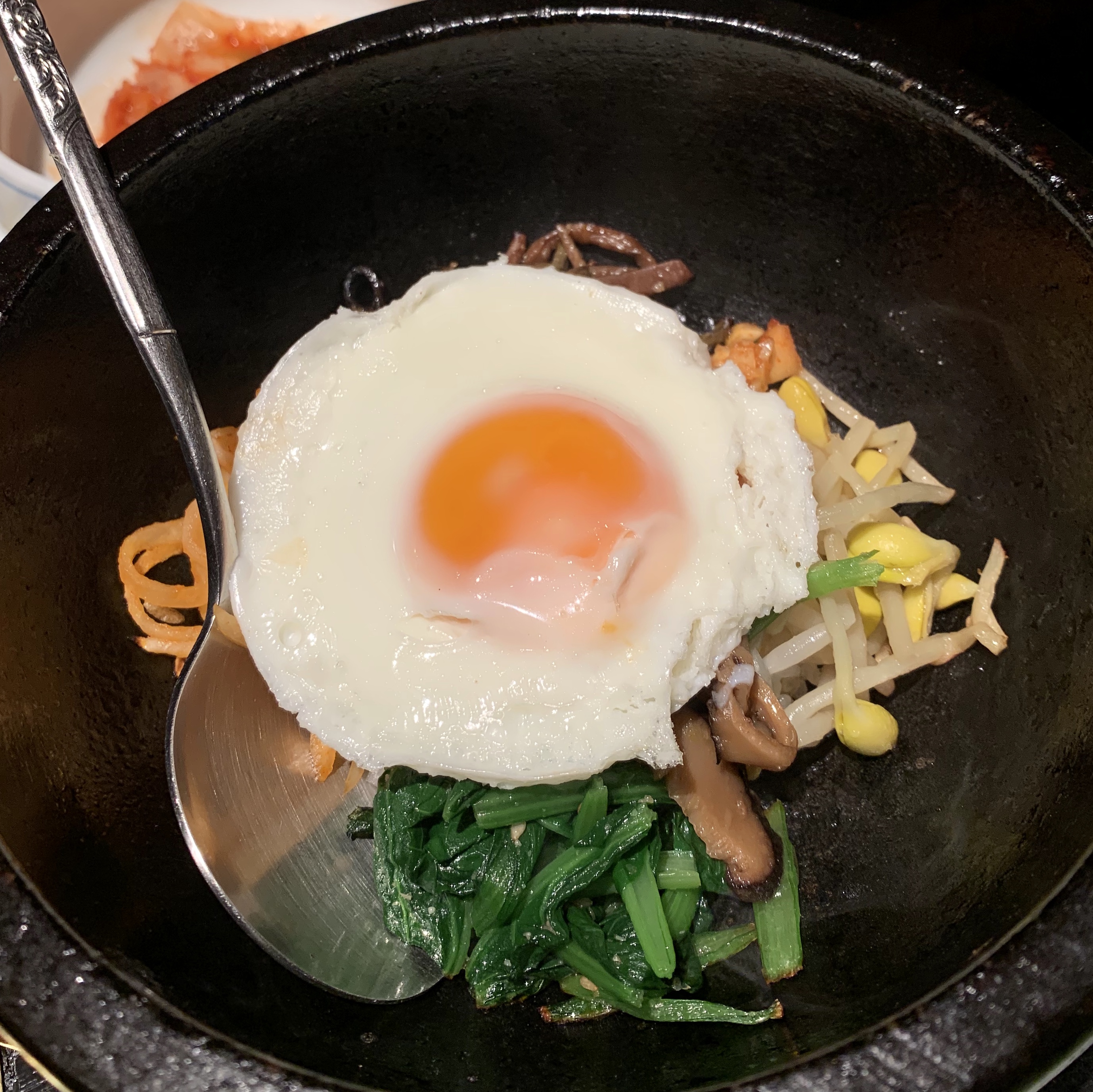 自由が丘の焼肉屋「漢江」の石焼ビビンバ1