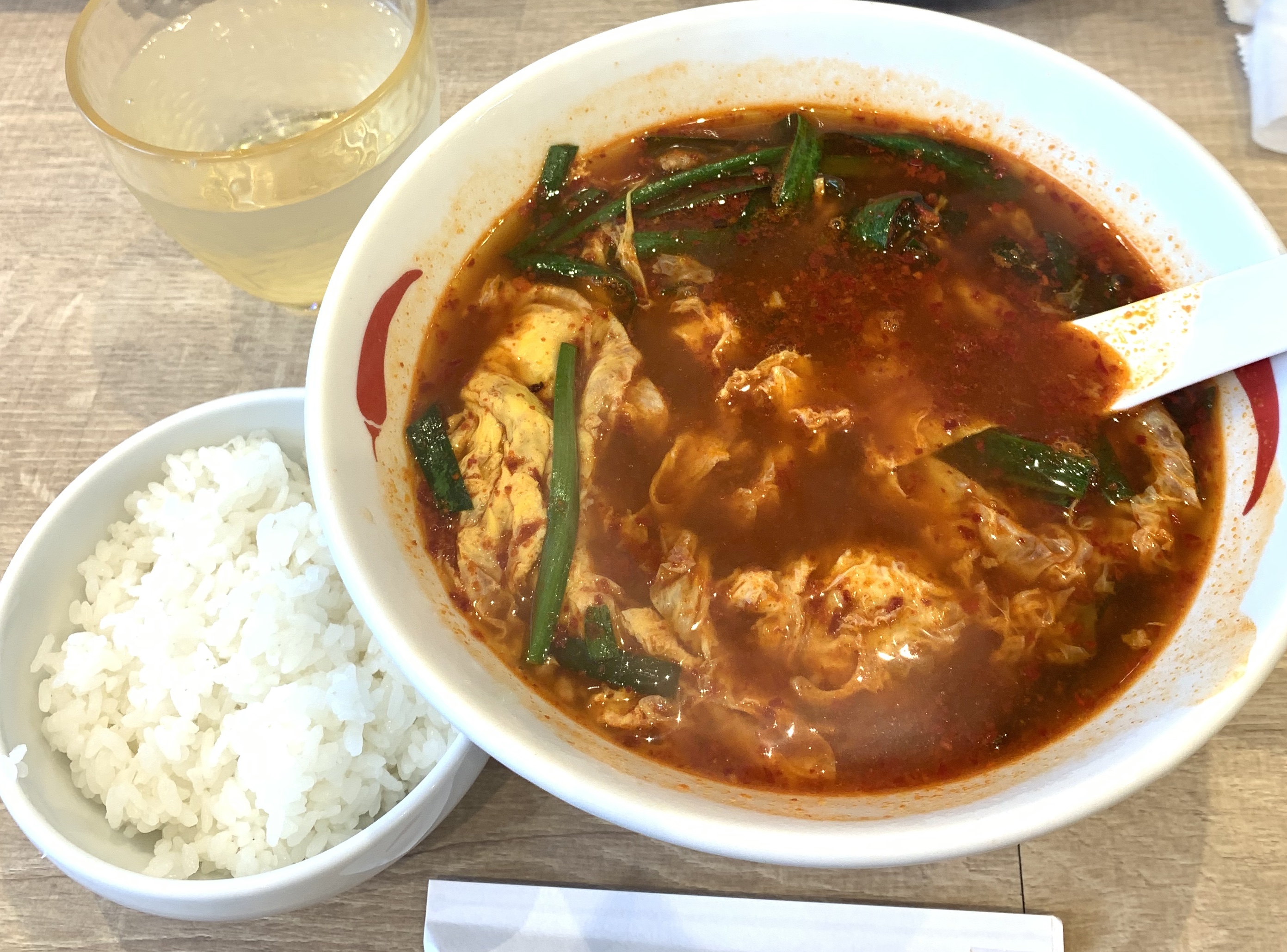 渋谷の辛麺屋一輪の辛麺と半ライス