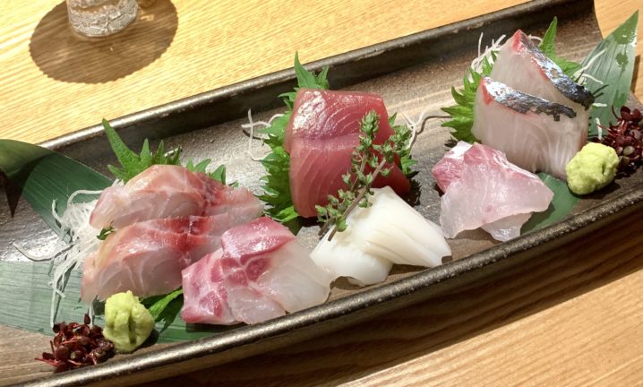 渋谷(神泉)にある「二代目 葵」の刺身盛り合わせ